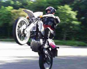 Ralf beim Wheelie