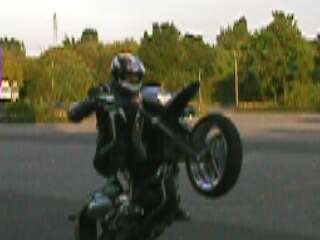 Thomas beim Wheelie